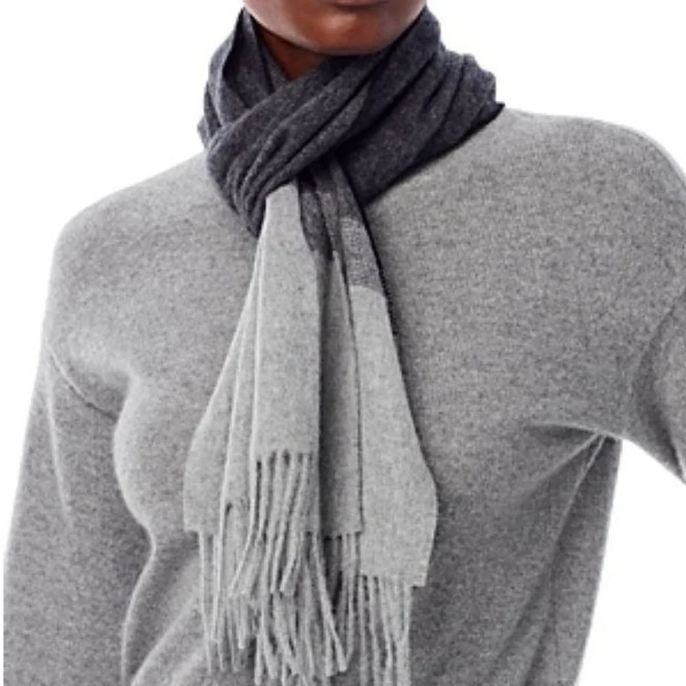 C by Bloomingdale's Womens Scarf O/S Grey 100% Cashmere Fringed Luxe Luxury NWT